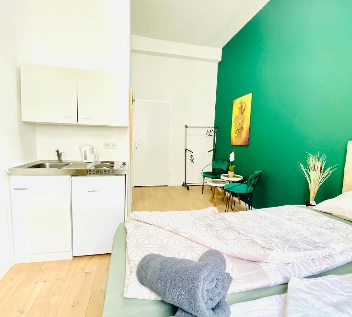 Apartment 8 Fully Equipped Studio Shared Apt W Terrace Margareten Vienna