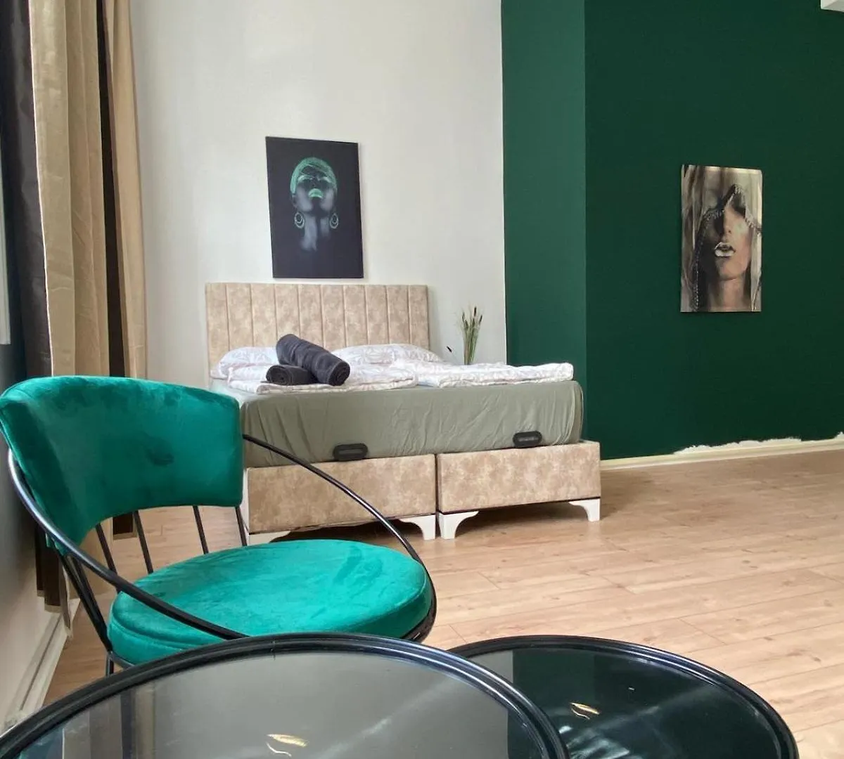 8 Fully Equipped Studio Shared Apt W Terrace Margareten Vienna
