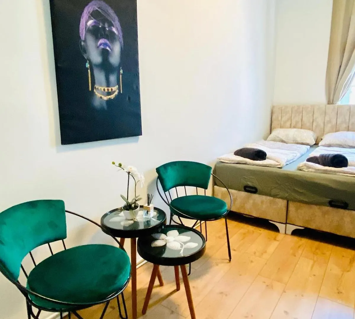 Apartment 8 Fully Equipped Studio Shared Apt W Terrace Margareten Vienna